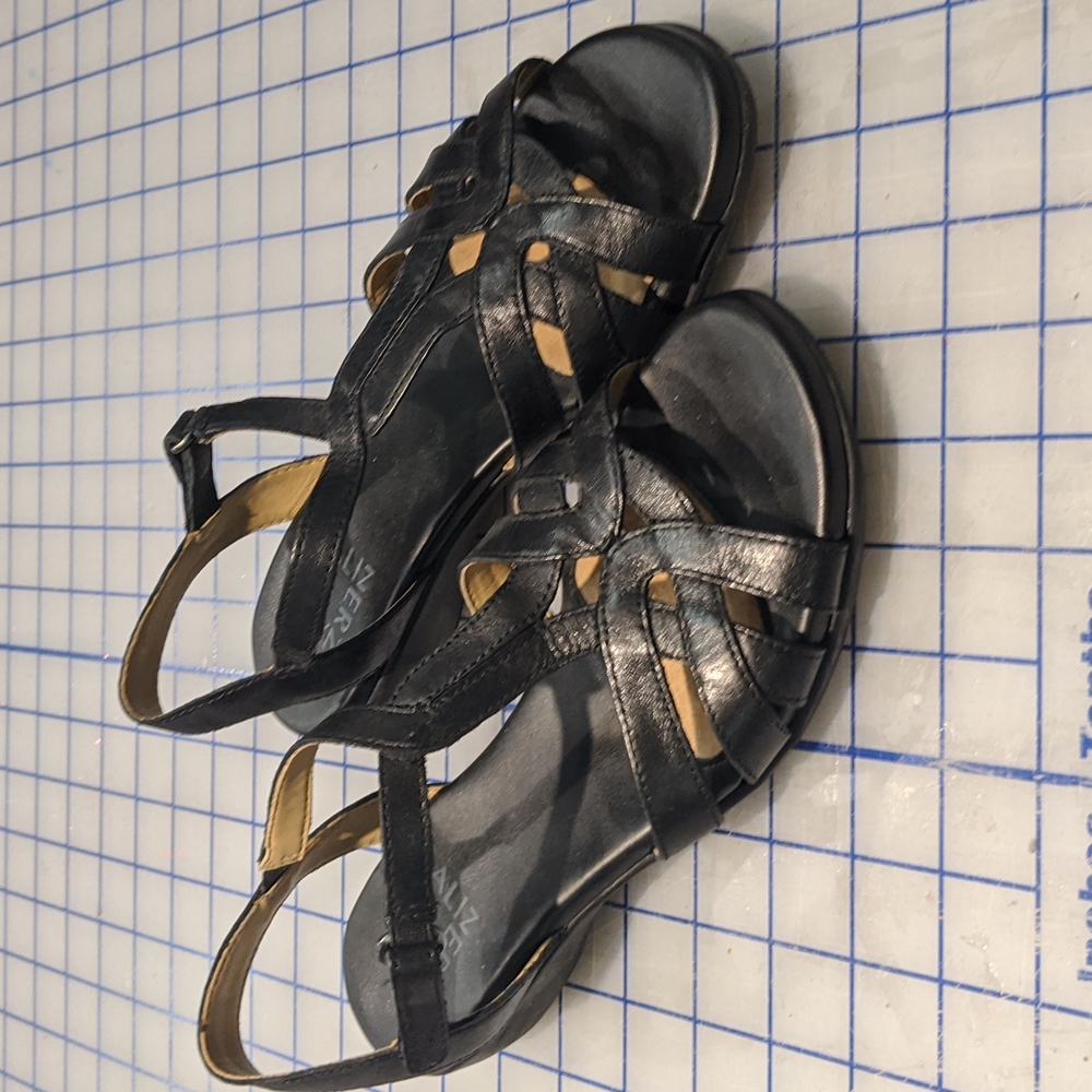 6.5 Wide Naturalizer Black Strappy Sandals